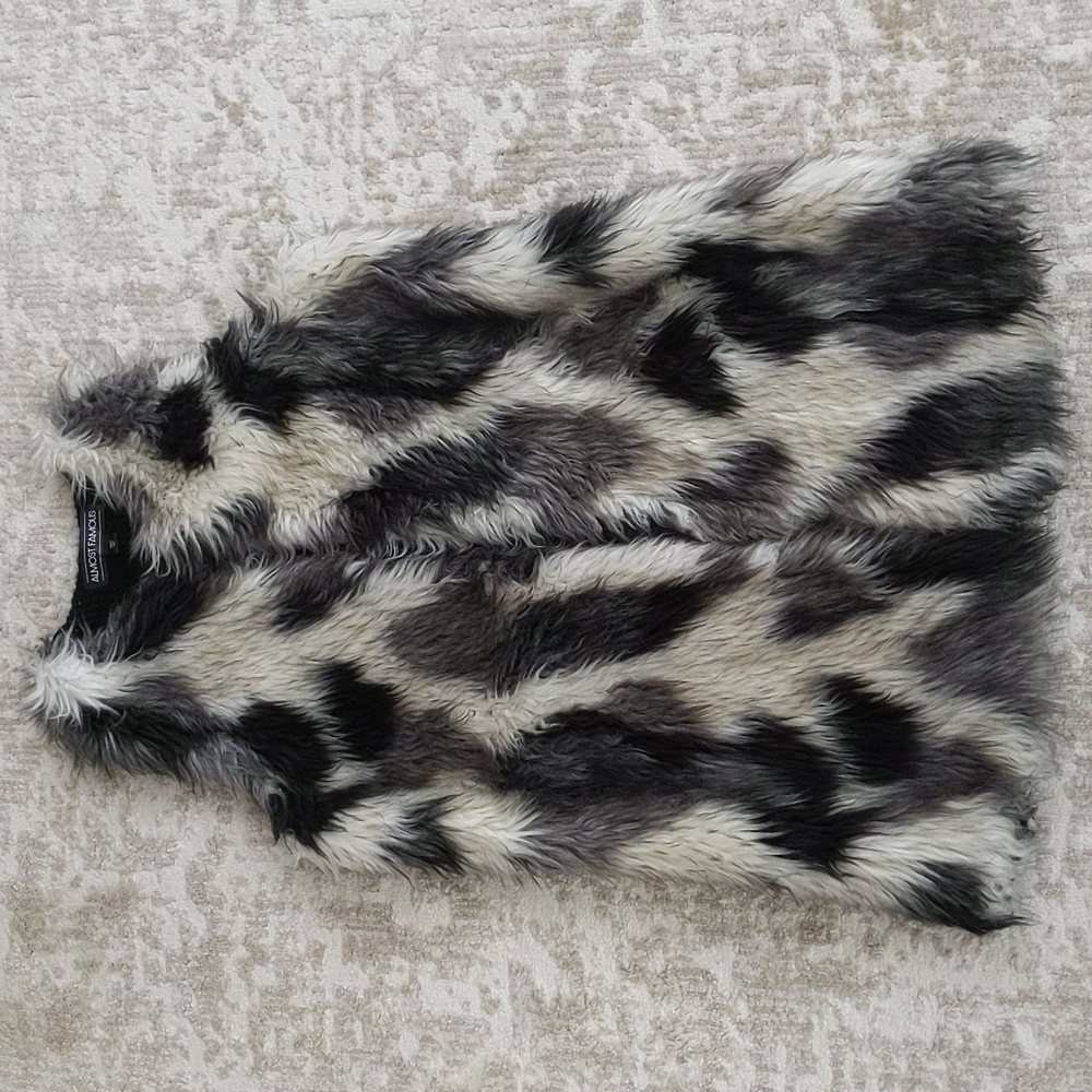 Almost Famous Faux Fur Open Cardigan Sweater Vest M White Black Vegan - Picture 13 of 16